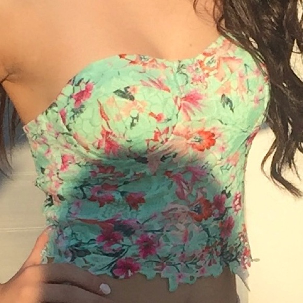 Unique top - Picture 2 of 5